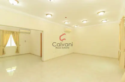 Compound - 4 Bedrooms - 5 Bathrooms for rent in Bu Hamour Street - Abu Hamour - Doha