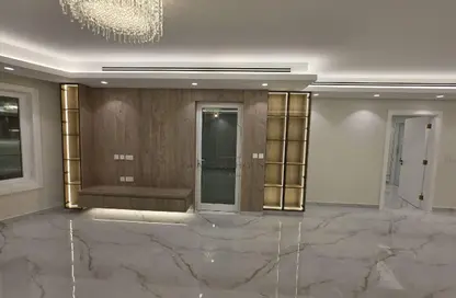 Apartment - 1 Bedroom - 2 Bathrooms for rent in West Porto Drive - Porto Arabia - The Pearl Island - Doha