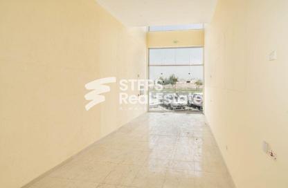 Shop - Studio - 1 Bathroom for rent in Al Khazin Street - Madinat Khalifa South - Madinat Khalifa - Doha