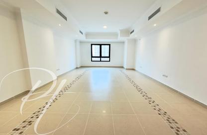 Apartment - 1 - 2 for sale in Tower 29 - Porto Arabia - The Pearl Island - Doha Apartment - 1 - 2 for sale in Tower 29 - Porto Arabia - The Pearl Island - Doha