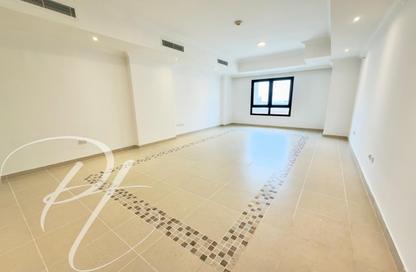 Apartment - 1 - 2 for sale in Tower 29 - Porto Arabia - The Pearl Island - Doha Apartment - 1 - 2 for sale in Tower 29 - Porto Arabia - The Pearl Island - Doha