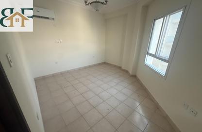 Apartment - 2 Bedrooms - 2 Bathrooms for rent in Umm Ghwailina Comm - Umm Ghuwalina - Umm Ghuwailina - Doha