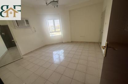 Apartment - 2 Bedrooms - 2 Bathrooms for rent in Umm Ghwailina Comm - Umm Ghuwalina - Umm Ghuwailina - Doha