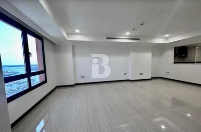 Apartment - 2 Bedrooms - 3 Bathrooms for rent in Tower 21 - Porto Arabia - The Pearl Island - Doha