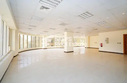 Office Space - Studio - 2 Bathrooms for rent in Anas Street - Fereej Bin Mahmoud North - Fereej Bin Mahmoud - Doha