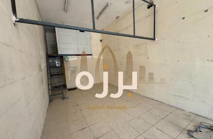 محل تجاري - استوديو - 1 حمام للايجار في العزيزية - الدوحة
