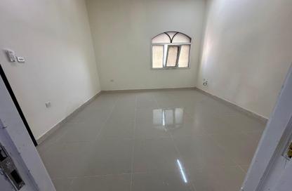 شقة - 1 حمام للايجار في شارع ام السنيم - عين خالد - الدوحة