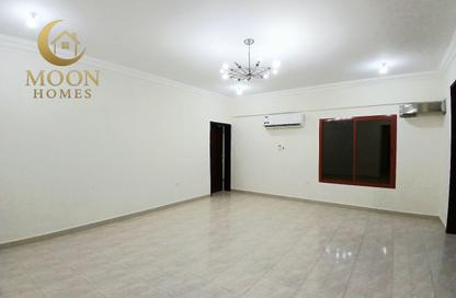 Apartment - 1 - 2 for rent in Umm Ghuwailina 4 - Umm Ghuwailina - Doha
