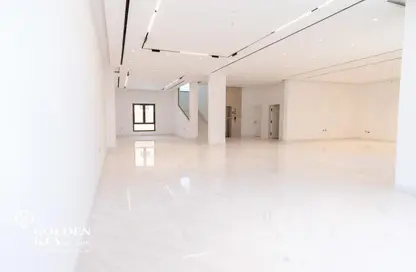 فيلا - 5 غرف نوم - 7 حمامات للبيع في فريج عبد العزيز - فريج عبد العزيز - الدوحة