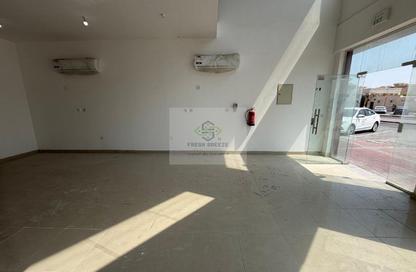 Shop - Studio - 1 Bathroom for rent in Al Nasr Street - Al Nasr - Doha