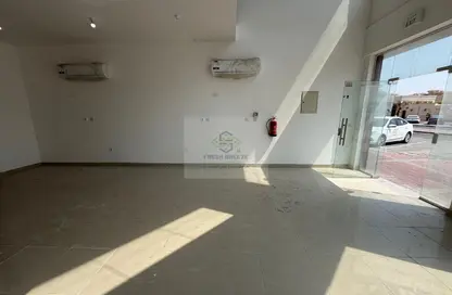 محل تجاري - استوديو - 1 حمام للايجار في شارع النصر - النصر - الدوحة