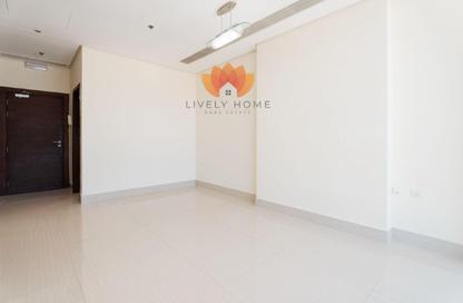 Apartment - 2 Bedrooms - 2 Bathrooms for rent in Marina Tower 21 - Marina District - Lusail