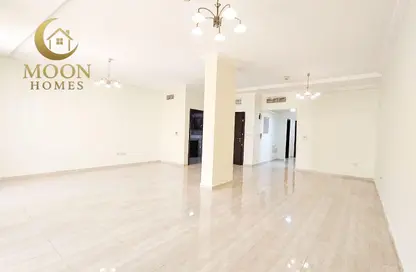 Apartment - 2 Bedrooms - 3 Bathrooms for rent in Umm Ghuwailina 4 - Umm Ghuwailina - Doha