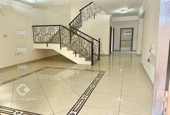 985711 - Property Image 2