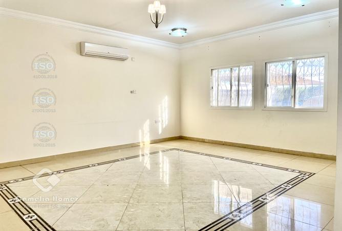 985711 - Property Image 3