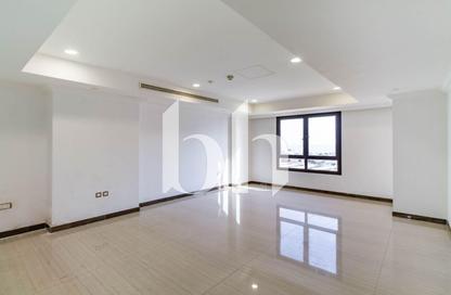 Apartment - 1 Bedroom - 2 Bathrooms for rent in West Porto Drive - Porto Arabia - The Pearl Island - Doha
