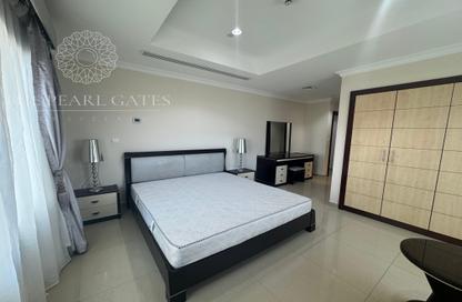 Apartment - 2 Bedrooms - 2 Bathrooms for rent in East Porto Drive - Porto Arabia - The Pearl Island - Doha