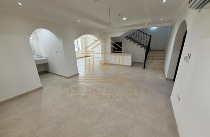 مجمع سكني - 5 غرف نوم - 4 حمامات للايجار في شارع الوعب - الوعب - الدوحة