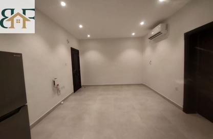 Apartment - 1 Bedroom - 1 Bathroom for rent in Umm Ghwailina Comm - Umm Ghuwalina - Umm Ghuwailina - Doha