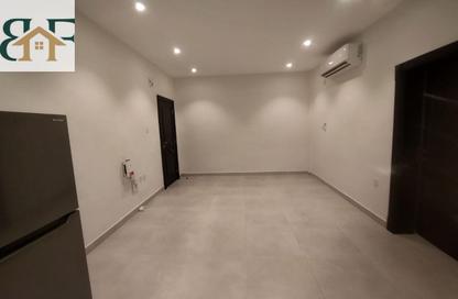 Apartment - 1 Bedroom - 1 Bathroom for rent in Umm Ghwailina Comm - Umm Ghuwalina - Umm Ghuwailina - Doha