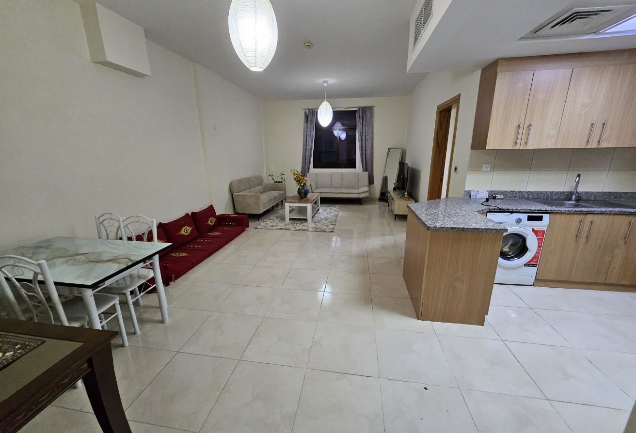 BEST DEAL WITH TITLE DEED 1BEDROOM NEW FURNISHED thumbnail 4