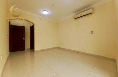 Apartment - 2 Bedrooms - 3 Bathrooms for rent in Al Mansoura - Al Mansoura - Doha