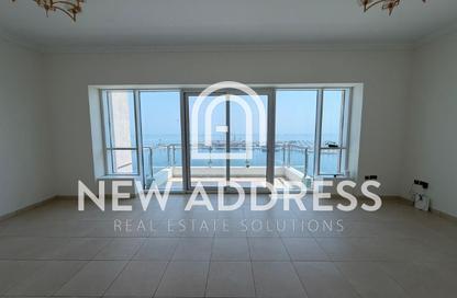 Apartment - 3 Bedrooms - 2 Bathrooms for rent in Marina District - Lusail