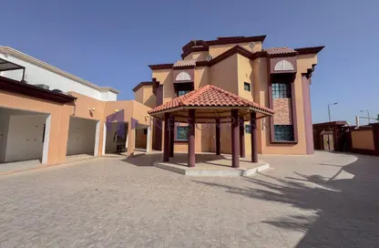 Villa - 4 Bedrooms - 7 Bathrooms for rent in Al Maamoura - Al Maamoura - Doha