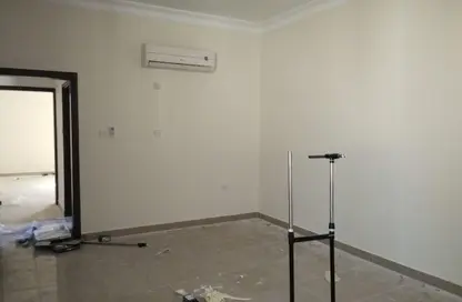 Apartment - 2 Bedrooms - 2 Bathrooms for rent in Umm Ghuwailina 4 - Umm Ghuwailina - Doha