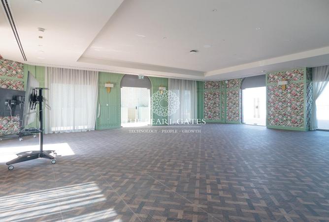 984033 - Property Image 2