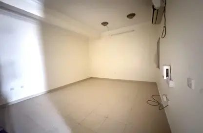 Apartment - 1 Bedroom - 1 Bathroom for rent in Hakeem Bin Hazam Street - Mughalina - Doha