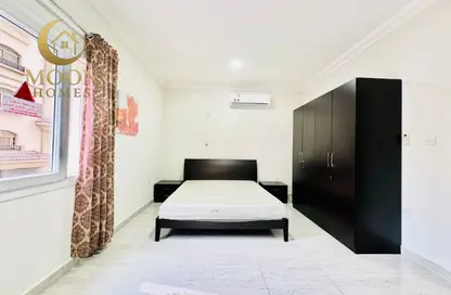 Apartment - 1 Bedroom - 2 Bathrooms for rent in Umm Ghuwailina 4 - Umm Ghuwailina - Doha