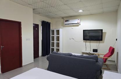Apartment - Studio - 1 Bathroom for rent in Onaiza Street - Diplomatic Area - Doha