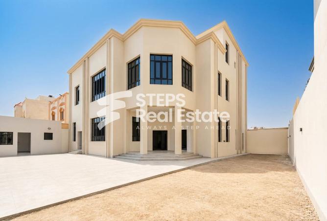 Modern Villa with High-End Finishes in Umm Qarn