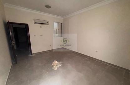 Apartment - 2 Bedrooms - 2 Bathrooms for rent in Umm Ghuwailina 4 - Umm Ghuwailina - Doha