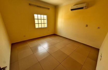 مجمع سكني - 5 غرف نوم - 5 حمامات للايجار في طريق سلوى - العزيزية - الدوحة مجمع سكني - 5 غرف نوم - 5 حمامات للايجار في طريق سلوى - العزيزية - الدوحة
