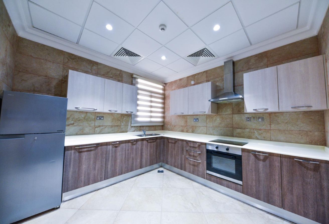 Furnished 2 BDR Apartment in Luxurious Compound thumbnail 16