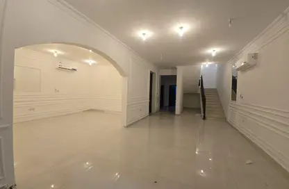 Villa - 5 Bedrooms - 5 Bathrooms for rent in Al Dana st - Muraikh - AlMuraikh - Doha