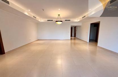 Apartment - 2 Bedrooms - 3 Bathrooms for rent in West Porto Drive - Porto Arabia - The Pearl Island - Doha