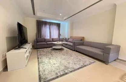 Apartment - 1 Bedroom - 2 Bathrooms for rent in East Porto Drive - Porto Arabia - The Pearl Island - Doha