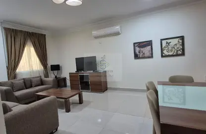 Apartment - 2 Bedrooms - 2 Bathrooms for rent in Umm Ghwailina Comm - Umm Ghuwalina - Umm Ghuwailina - Doha