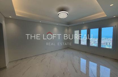 Apartment - 3 Bedrooms - 5 Bathrooms for sale in East Porto Drive - Porto Arabia - The Pearl Island - Doha Apartment - 3 Bedrooms - 5 Bathrooms for sale in East Porto Drive - Porto Arabia - The Pearl Island - Doha