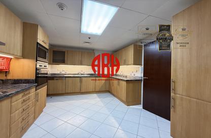 Apartment - 3 Bedrooms - 5 Bathrooms for rent in West Bay Tower - West Bay - West Bay - Doha