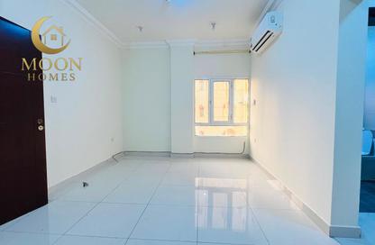 Apartment - 1 Bedroom - 1 Bathroom for rent in Umm Ghwailina Comm - Umm Ghuwalina - Umm Ghuwailina - Doha