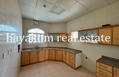 Villa - 5 Bedrooms - 4 Bathrooms for rent in Izghawa - Izghawa - Doha