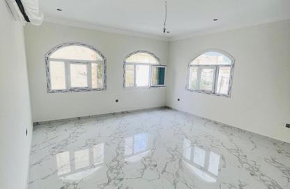Apartment - 2 Bedrooms - 2 Bathrooms for rent in Bin Omran - Fereej Bin Omran - Doha
