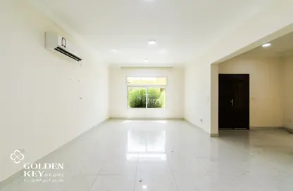 Villa - 4 Bedrooms - 4 Bathrooms for rent in Al Hanaa Street - Al Gharrafa - Doha