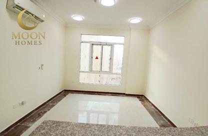 Apartment - 2 Bedrooms - 2 Bathrooms for rent in Al Mansoura - Al Mansoura - Doha