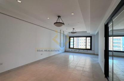 Apartment - 2 Bedrooms - 3 Bathrooms for rent in East Porto Drive - Porto Arabia - The Pearl Island - Doha