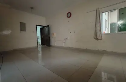 شقة - غرفة نوم - 2 حمامات للايجار في فريج كليب - الدوحة